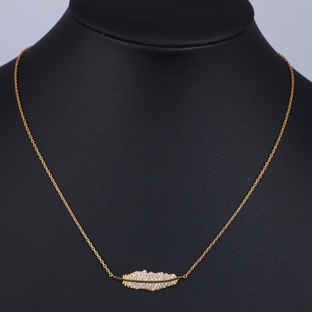 Henri Bendel Necklace - Picture 2 of 8